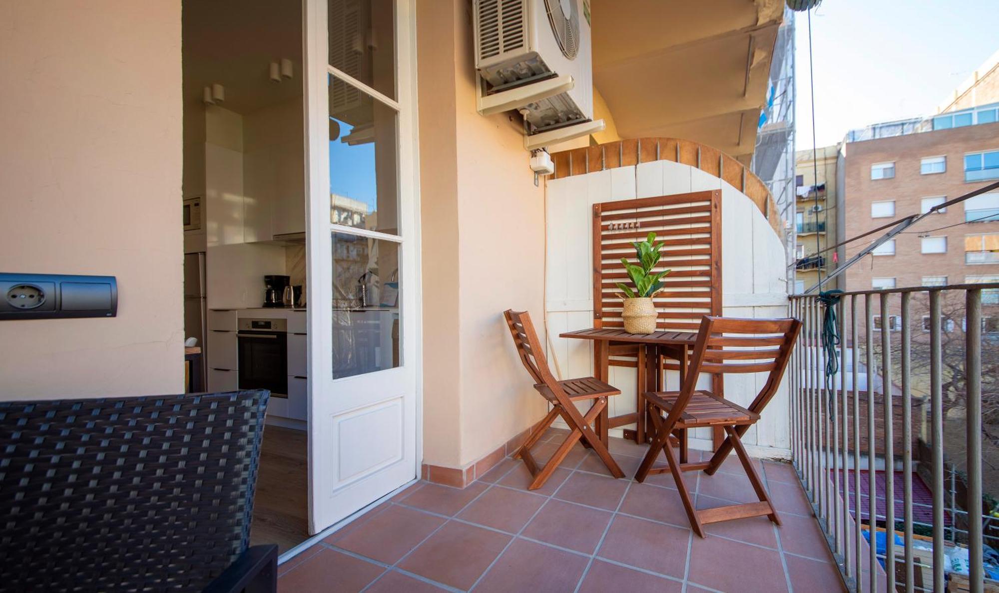 Apartamento De Cuatro Dormitorios En Carrer Diputacio — Fotos 1